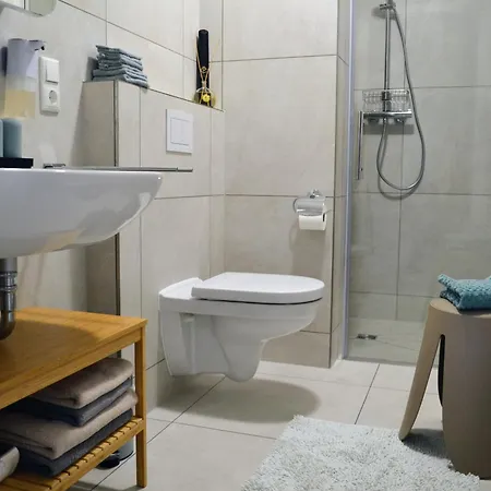公寓 9,6 Einfach Ankommen, Gut Schlafen - Balkon, Parkplatz & Eigener Eingang - Komfortplus 巴德茨维什安