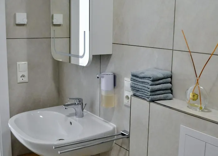 Apartment 9,5 Einfach Ankommen, Gut Schlafen - Balkon, Parkplatz & Eigener Eingang - Komfortplus *