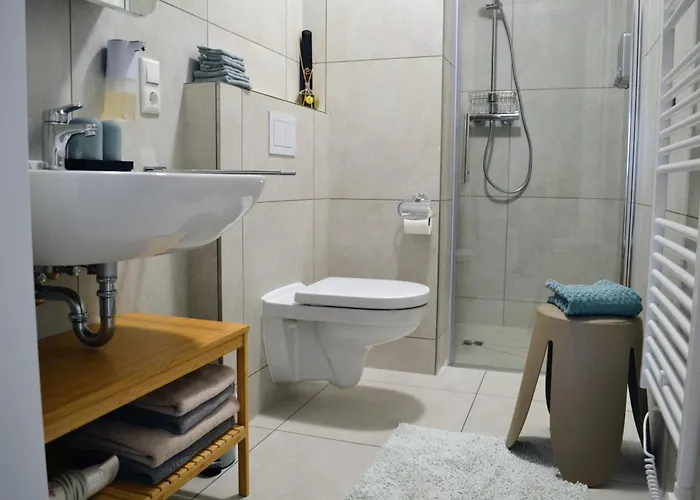 Daire 9,5 Einfach Ankommen, Gut Schlafen - Balkon, Parkplatz & Eigener Eingang - Komfortplus Bad Zwischenahn
